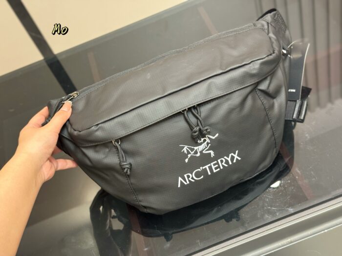 Arc'Teryx Nylon Waist Bag/Chest Pack Comfortable And Refined Effortlessly Chic For The Daily Commute - Image 9
