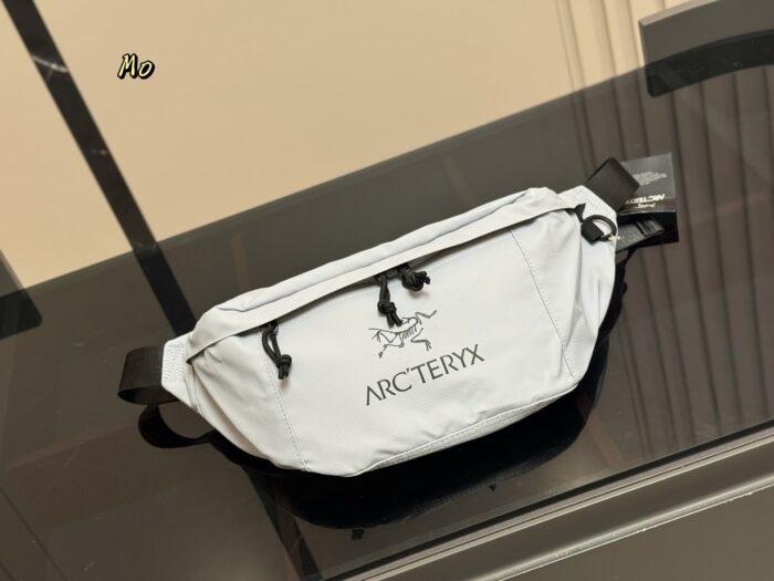Arc'Teryx Nylon Waist Bag/Chest Pack Comfortable And Refined Effortlessly Chic For The Daily Commute - Image 11
