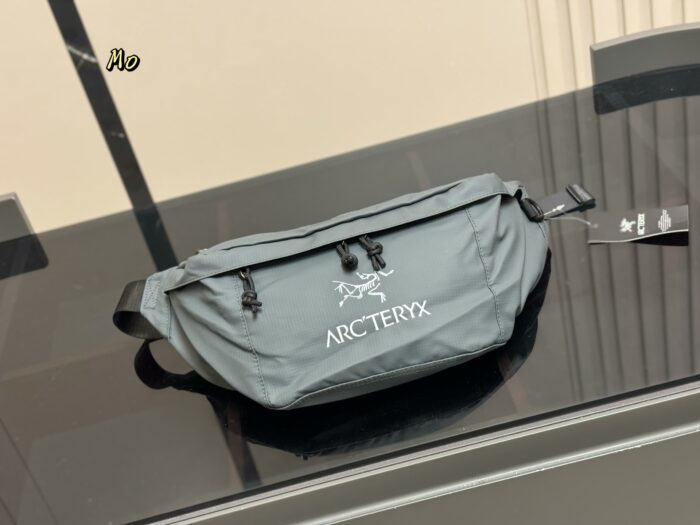 Arc'Teryx Nylon Waist Bag/Chest Pack Comfortable And Refined Effortlessly Chic For The Daily Commute - Image 12