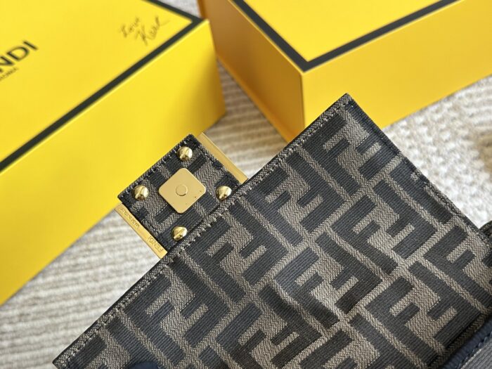 Fendi Baguette Shoulder/Crossbody Bag Effortlessly Street-Chic Compact And Adorable - Image 9