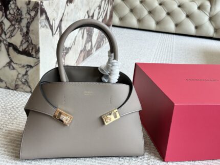 Ferragamo Trifolio Classic Shoulder Bag Adjustable Strap With Cancini Buckle Practical Card Slots Compact And Elegant