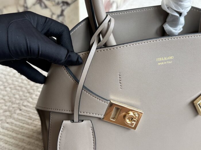 Ferragamo Trifolio Classic Shoulder Bag Adjustable Strap With Cancini Buckle Practical Card Slots Compact And Elegant - Image 5