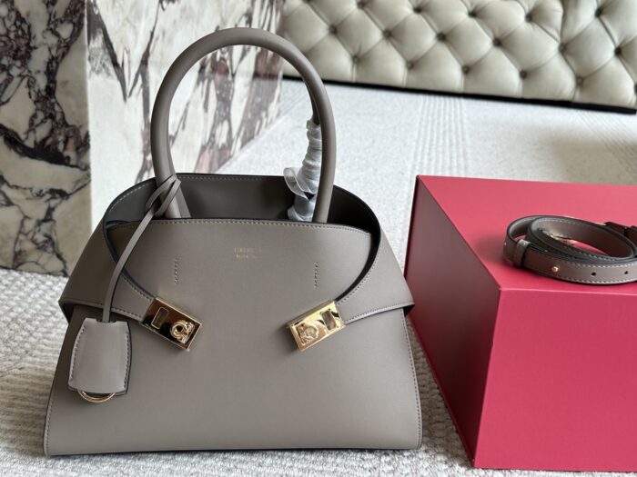 Ferragamo Trifolio Classic Shoulder Bag Adjustable Strap With Cancini Buckle Practical Card Slots Compact And Elegant - Image 6