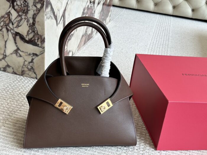 Ferragamo Trifolio Classic Shoulder Bag Adjustable Strap With Cancini Buckle Practical Card Slots Compact And Elegant - Image 14