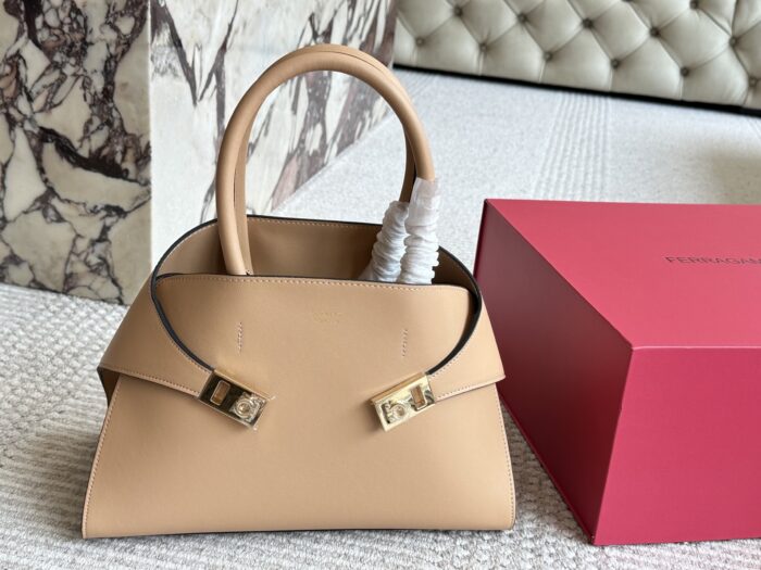 Ferragamo Trifolio Classic Shoulder Bag Adjustable Strap With Cancini Buckle Practical Card Slots Compact And Elegant - Image 15