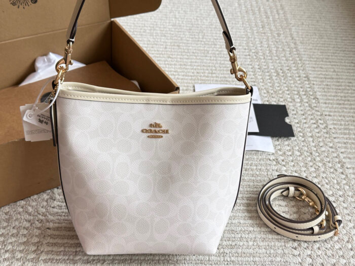Coach New Bucket Bag Casual And Relaxed With A Structured, Full Silhouette Perfect For Underarm Or Crossbody Carry Essential For Commuting - Image 1