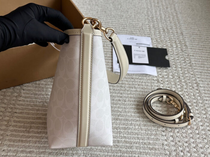 Coach New Bucket Bag Casual And Relaxed With A Structured, Full Silhouette Perfect For Underarm Or Crossbody Carry Essential For Commuting - Image 2