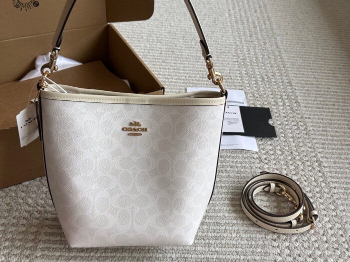 Coach New Bucket Bag Casual And Relaxed With A Structured, Full Silhouette Perfect For Underarm Or Crossbody Carry Essential For Commuting - Image 6