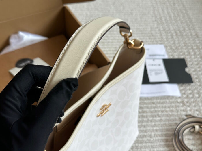 Coach New Bucket Bag Casual And Relaxed With A Structured, Full Silhouette Perfect For Underarm Or Crossbody Carry Essential For Commuting - Image 8