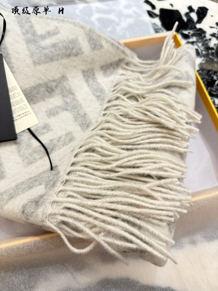 Fendi Soft-Coloured Cashmere Scarf: Plush, Elegant F-Letter Pattern Fringe Scarf - Image 2