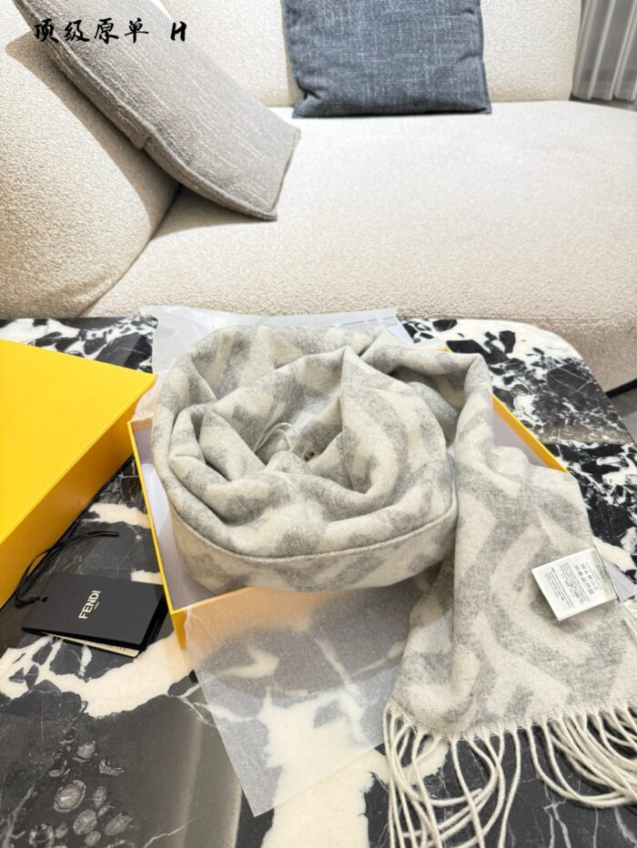 Fendi Soft-Coloured Cashmere Scarf: Plush, Elegant F-Letter Pattern Fringe Scarf - Image 9