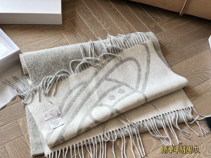 Vivienne Westwood New Wool Scarf Minimalist And Elegant Soft Against The Skin Generous Dimensions - Image 5