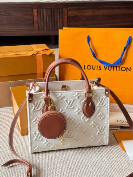 Louis Vuitton On The Go Jungle Print Bag Handheld/Shoulder Strap Large Logo Resistant To Deformation