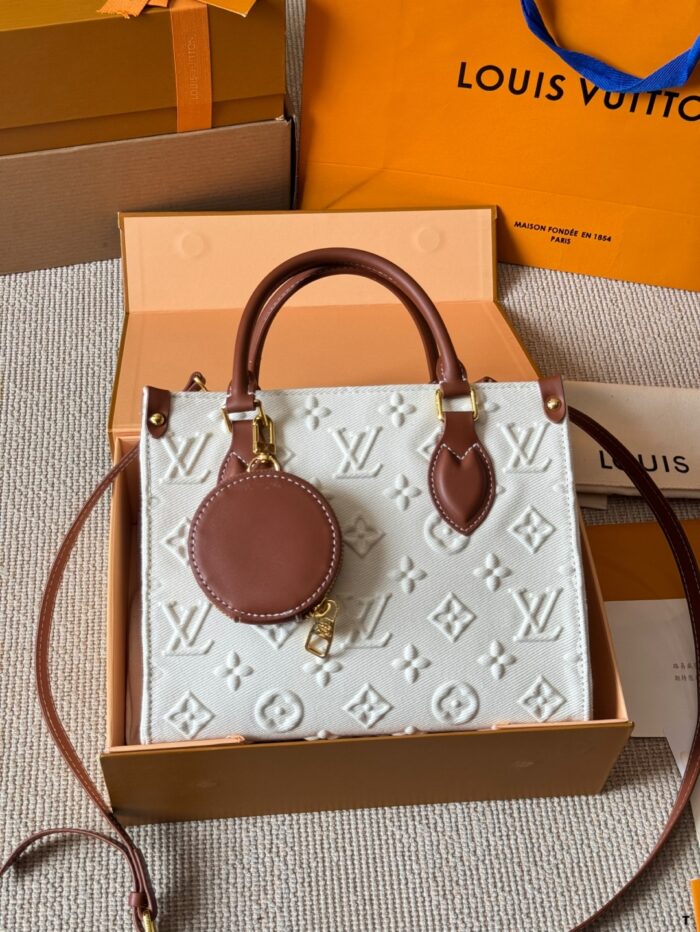 Louis Vuitton On The Go Jungle Print Bag Handheld/Shoulder Strap Large Logo Resistant To Deformation - Image 6