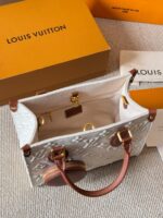 Louis Vuitton On The Go Jungle Print Bag Handheld/Shoulder Strap Large Logo Resistant To Deformation - Image 9