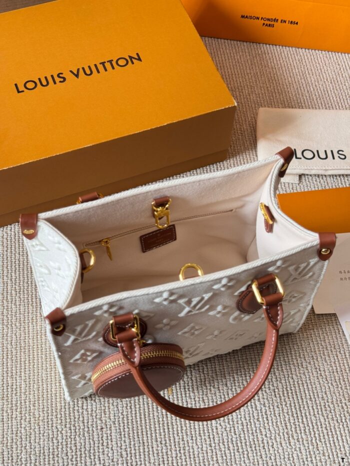 Louis Vuitton On The Go Jungle Print Bag Handheld/Shoulder Strap Large Logo Resistant To Deformation - Image 9
