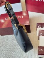 Gucci Aphrodite Replica Cowhide Crescent Underarm Bag Three-In-One Functionality Elegant, Durable And Practical - Image 7
