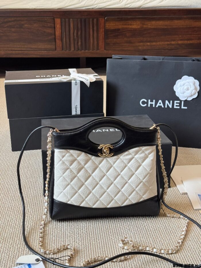 Chanel 24A 31 Bag Horizontal Version Replica Oil-Waxed Leather - Image 2