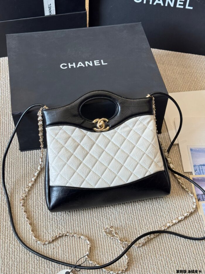 Chanel 24A 31 Bag Horizontal Version Replica Oil-Waxed Leather - Image 3