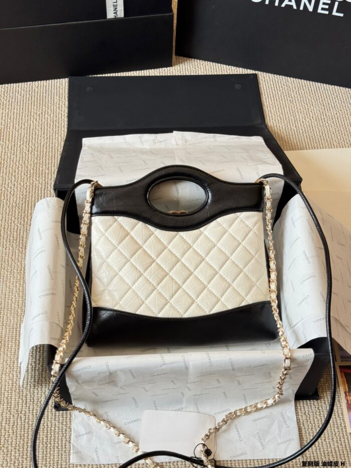 Chanel 24A 31 Bag Horizontal Version Replica Oil-Waxed Leather - Image 5