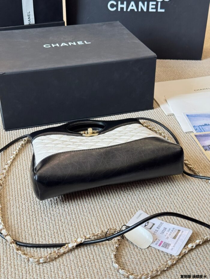 Chanel 24A 31 Bag Horizontal Version Replica Oil-Waxed Leather - Image 7