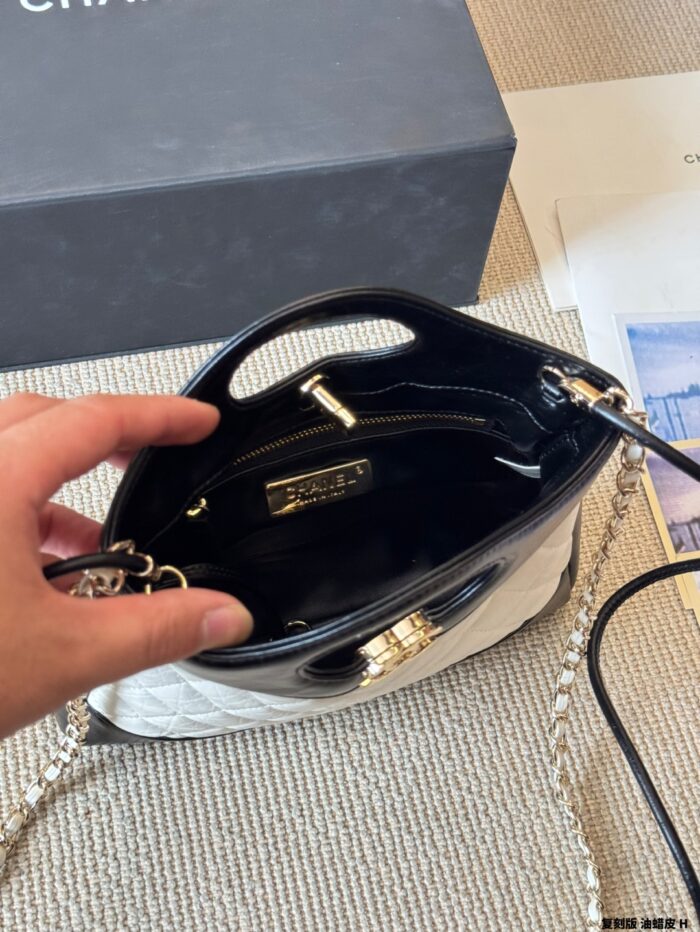 Chanel 24A 31 Bag Horizontal Version Replica Oil-Waxed Leather - Image 9