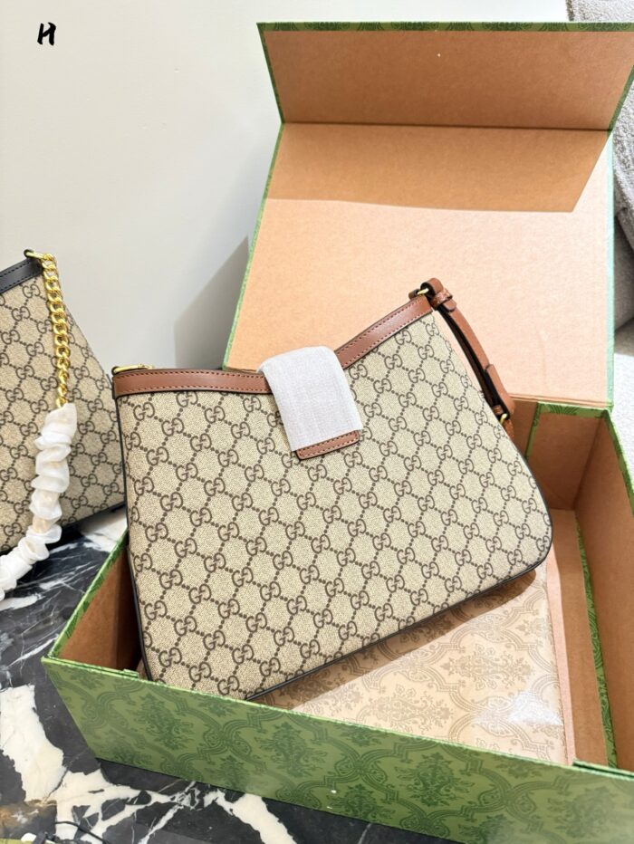 Gucci Padlock Series Medium Backpack 2024 New Arrival Lightweight, Sleek, Structured Professional Commuter Bag - Image 6
