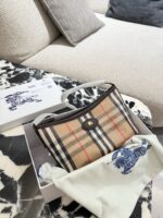 Burberry Vintage Check Lunchbox Bag - Versatile And Practical Crossbody Bag
