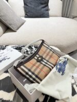 Burberry Vintage Check Lunchbox Bag - Versatile And Practical Crossbody Bag - Image 2