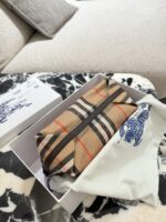 Burberry Vintage Check Lunchbox Bag - Versatile And Practical Crossbody Bag - Image 5