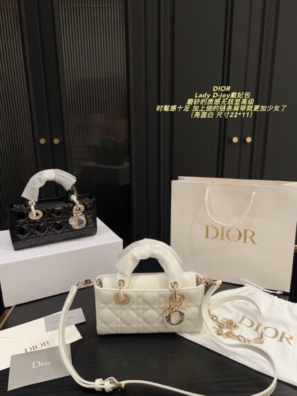 Dior Lady D-Joy Handbag Satin-Finish Texture Delicate Chain Shoulder Strap Stylish And Sophisticated Versatile For Both Chic And Sweet Looks