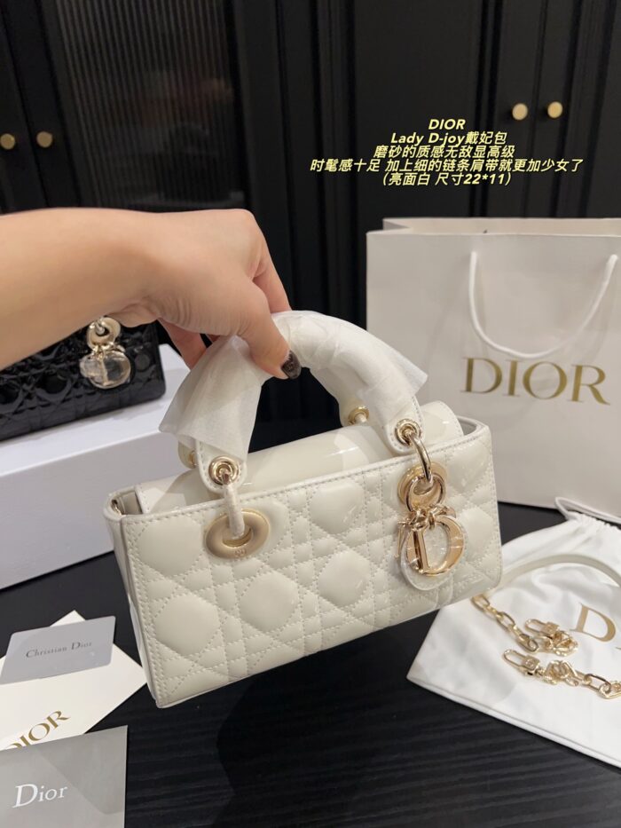Dior Lady D-Joy Handbag Satin-Finish Texture Delicate Chain Shoulder Strap Stylish And Sophisticated Versatile For Both Chic And Sweet Looks - Image 5