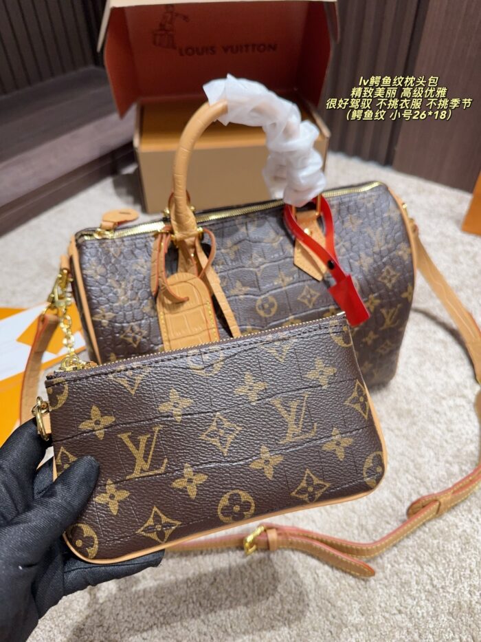 Louis Vuitton Crocodile-Embossed Pillow Bag Exquisite Elegance, Versatile For All Seasons - Image 4