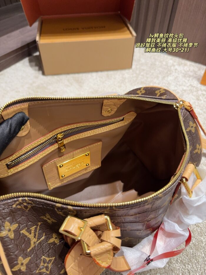 Louis Vuitton Crocodile-Embossed Pillow Bag Exquisite Elegance, Versatile For All Seasons - Image 5