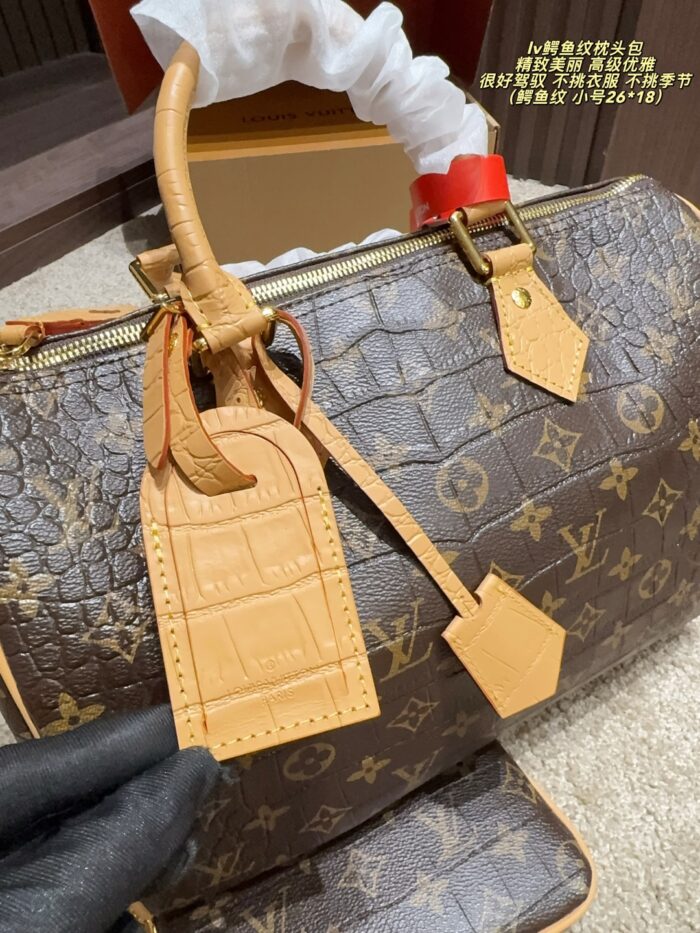 Louis Vuitton Crocodile-Embossed Pillow Bag Exquisite Elegance, Versatile For All Seasons - Image 6