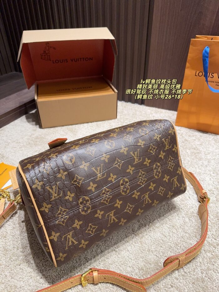 Louis Vuitton Crocodile-Embossed Pillow Bag Exquisite Elegance, Versatile For All Seasons - Image 7