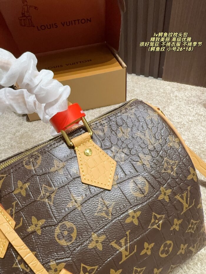 Louis Vuitton Crocodile-Embossed Pillow Bag Exquisite Elegance, Versatile For All Seasons - Image 9
