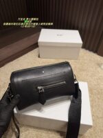 Montblanc Men'S Leather Cylinder Bag Generous Capacity For Daily Commuting And Work Use - Image 3