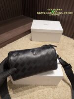 Montblanc Men'S Cylinder Bag Cowhide Leather, Spacious Capacity Daily Commuting And Work Bag - Image 3