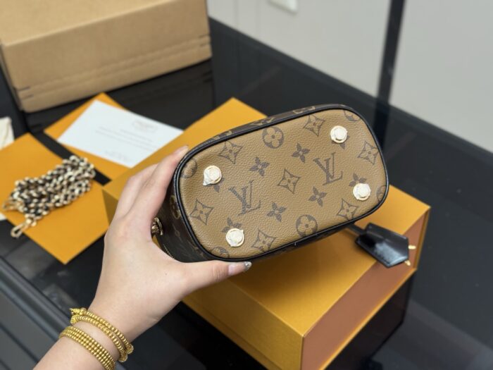 Louis Vuitton Nice Vanity Cosmetic Bag Authentic Hardware Includes Shoulder Strap - Image 8