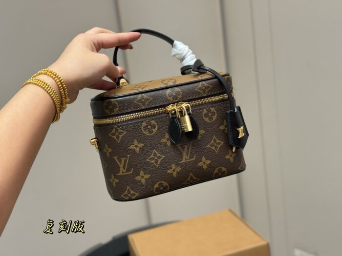 Louis Vuitton Nice Vanity Cosmetic Bag Authentic Hardware Includes Shoulder Strap - Image 9