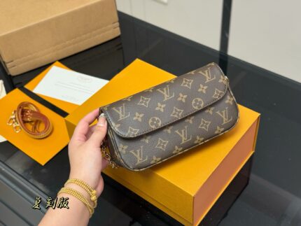 Louis Vuitton Ivy Woc Double Chain Mahjong Bag Crossbody, Shoulder Or Handheld Carry Internal Card Slots