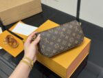 Louis Vuitton Ivy Woc Double Chain Mahjong Bag Crossbody, Shoulder Or Handheld Carry Internal Card Slots - Image 7
