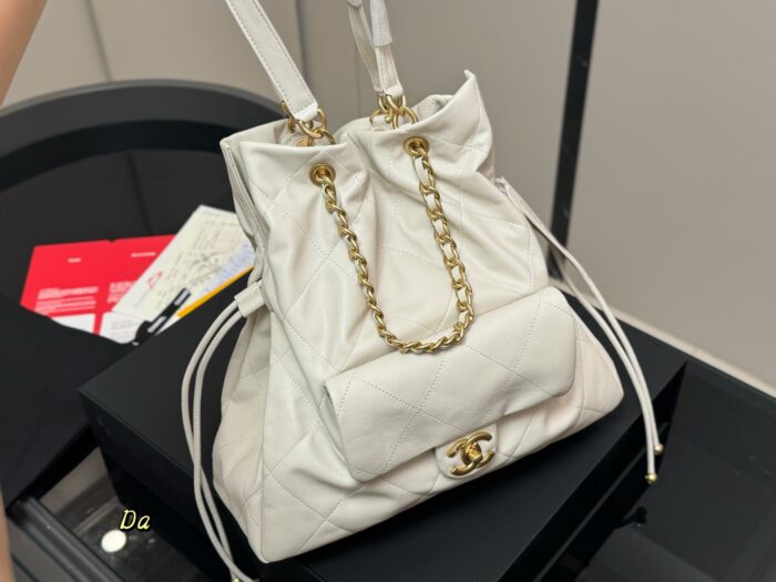 Chanel New Shopping Tote Exquisite Craftsmanship Contemporary Fashion Elements - Image 5