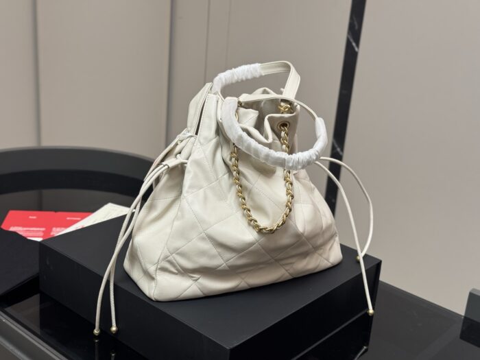 Chanel New Shopping Tote Exquisite Craftsmanship Contemporary Fashion Elements - Image 7