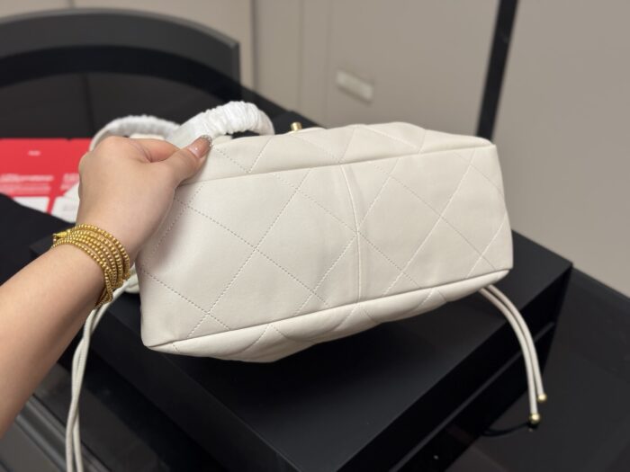 Chanel New Shopping Tote Exquisite Craftsmanship Contemporary Fashion Elements - Image 8