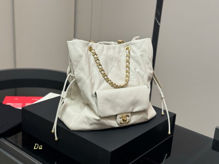 Chanel New Shopping Tote Exquisite Craftsmanship Contemporary Fashion Elements - Image 9