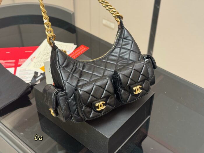 Chanel Hobo New Summer Handbag Exquisite Craftsmanship Trend-Forward Design - Image 5