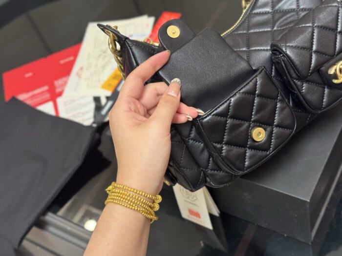 Chanel Hobo New Summer Handbag Exquisite Craftsmanship Trend-Forward Design - Image 6