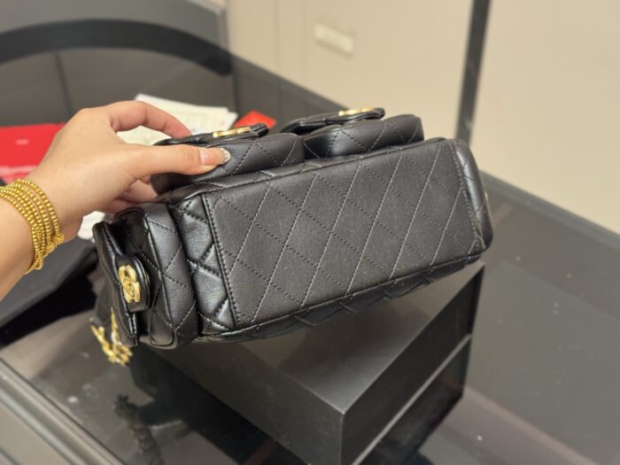 Chanel Hobo New Summer Handbag Exquisite Craftsmanship Trend-Forward Design - Image 9